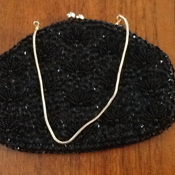 Elegant black satin bag covered in sequins and beads - Picture 4 of 5